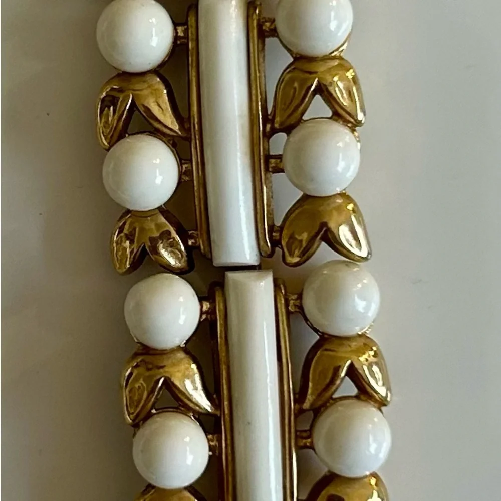 Gorgeous vintage Crown TRIFARI set necklace bracelets